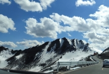 四川康定那玛峰雪山一人滑坠 当地回应：人已去世