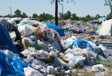 洛阳一饮用水源地水库漂浮大量垃圾 当地回应：正在处理